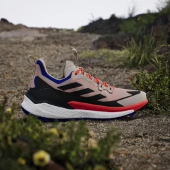 Chaussures de Fast Hiking adidas Terrex Free Hiker 2 Low Wonbei Cblack Seimor